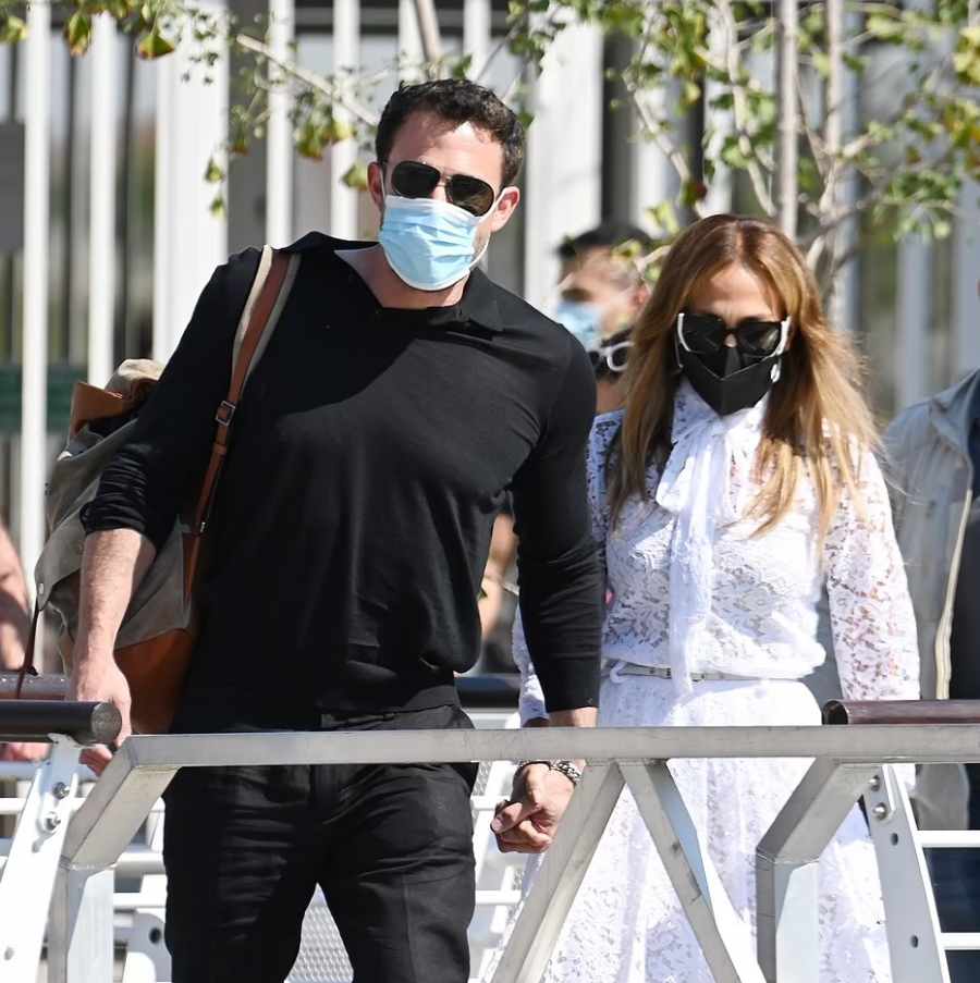 Jennifer Lopez dhe Ben Affleck fotografohen në Venecia më të dashuruar se kurrë