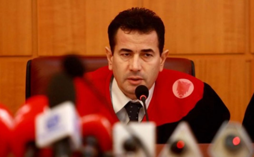 Dështon seanca në GJKKO për ish-kryetarin e Kushtetueses Bashkim Dedja