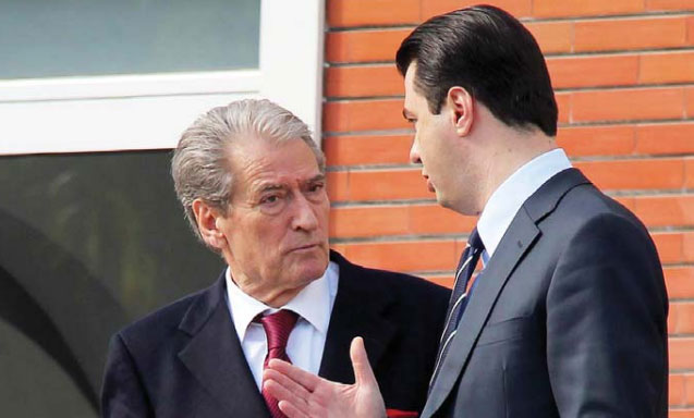 Berisha thumbon Bashën: Ish-kryetari shpalli non grata bazën e partisë