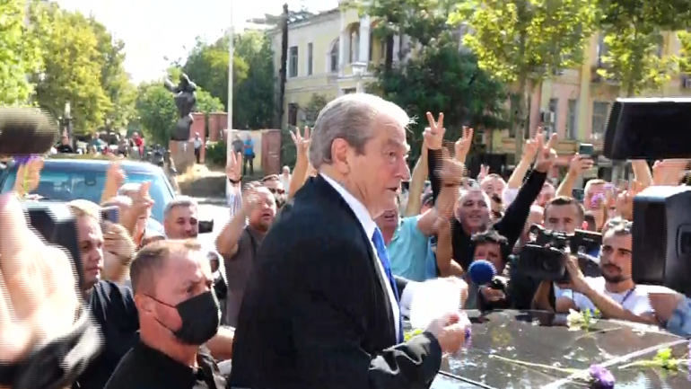 Berisha pritet me brohoritje në Kuvend: Sot nis beteja për shpëtimin e PD nga pazaret e e Bashës dhe Ramës