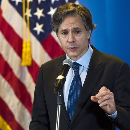 Blinken mesazh të qartë talebanëve: Mbani zotimin për të lejuar evakuimet nga Afganistani