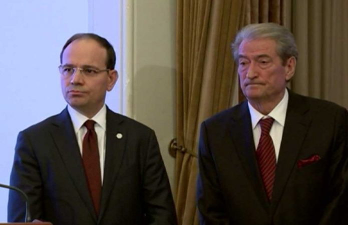 Bujar Nishani në krah të Berishës, konfirmon pjesëmarrjen në tubimin e sotëm