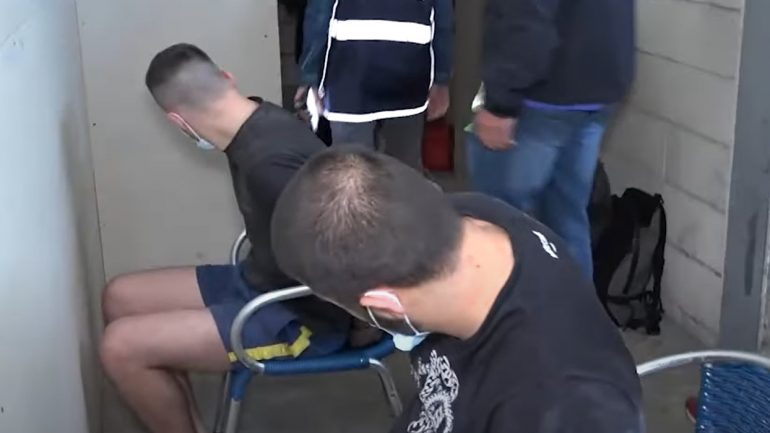 Brenda shtëpive të barit, publikohen pamjet e arrestimit të shqiptarëve në Spanjë (VIDEO)