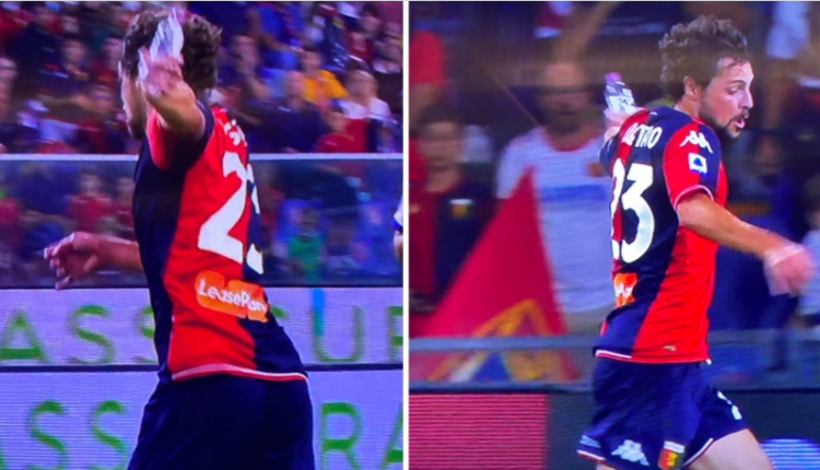 E pabesueshme: Destro shënoi teksa mbante në duar një shishe me ujë