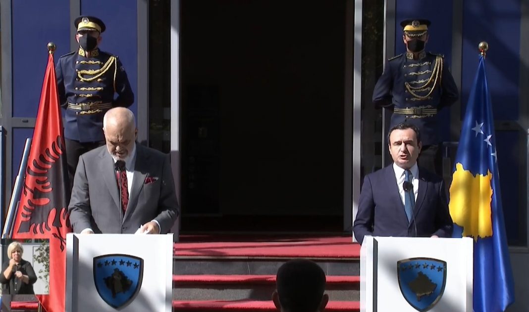 Gazetarja-Ramës: A e kupton vëllain e vogel tani që po e kërcenon Serbia, ja si përgjigjet kryeministri