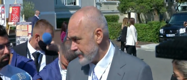 Rama flet jashtë Kuvendit: Ne vimë me dorën e shtrirë për PD-në