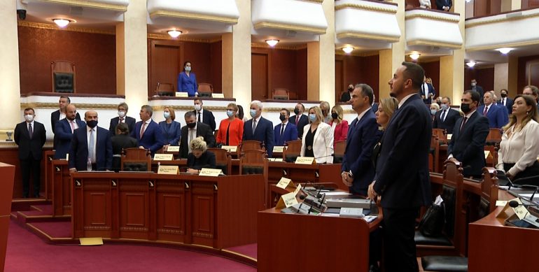 Propozim i deputetes së PD-së/ Kuvendi mban një minutë heshtje për minatorin që humbi jetën në minierë