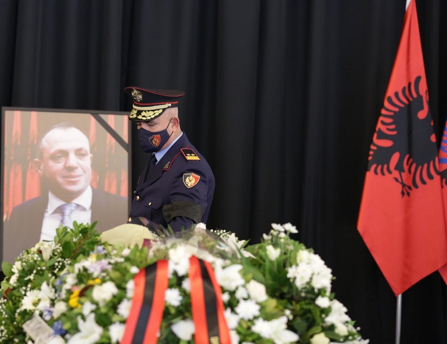 Ardi Veliu mesazh lamtumire për nënkomisarin Saimir Hoxha: Moment i vështirë për gjithë policinë