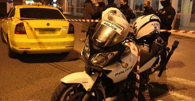 Greqi, qëllohet në mes të rrugës me armë emigranti