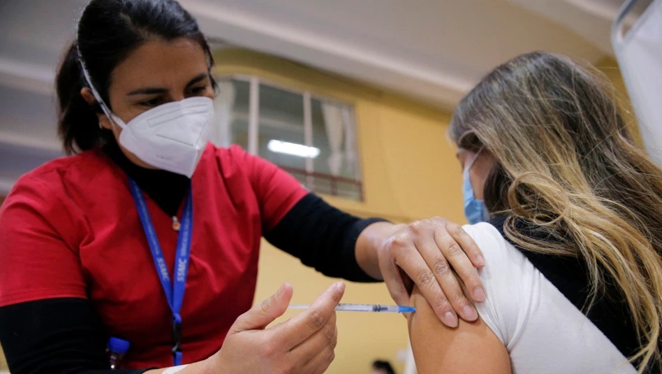 Studimi në “Lancet”: Doza e tretë e vaksinës për popullatën e përgjithshme është e panevojshme