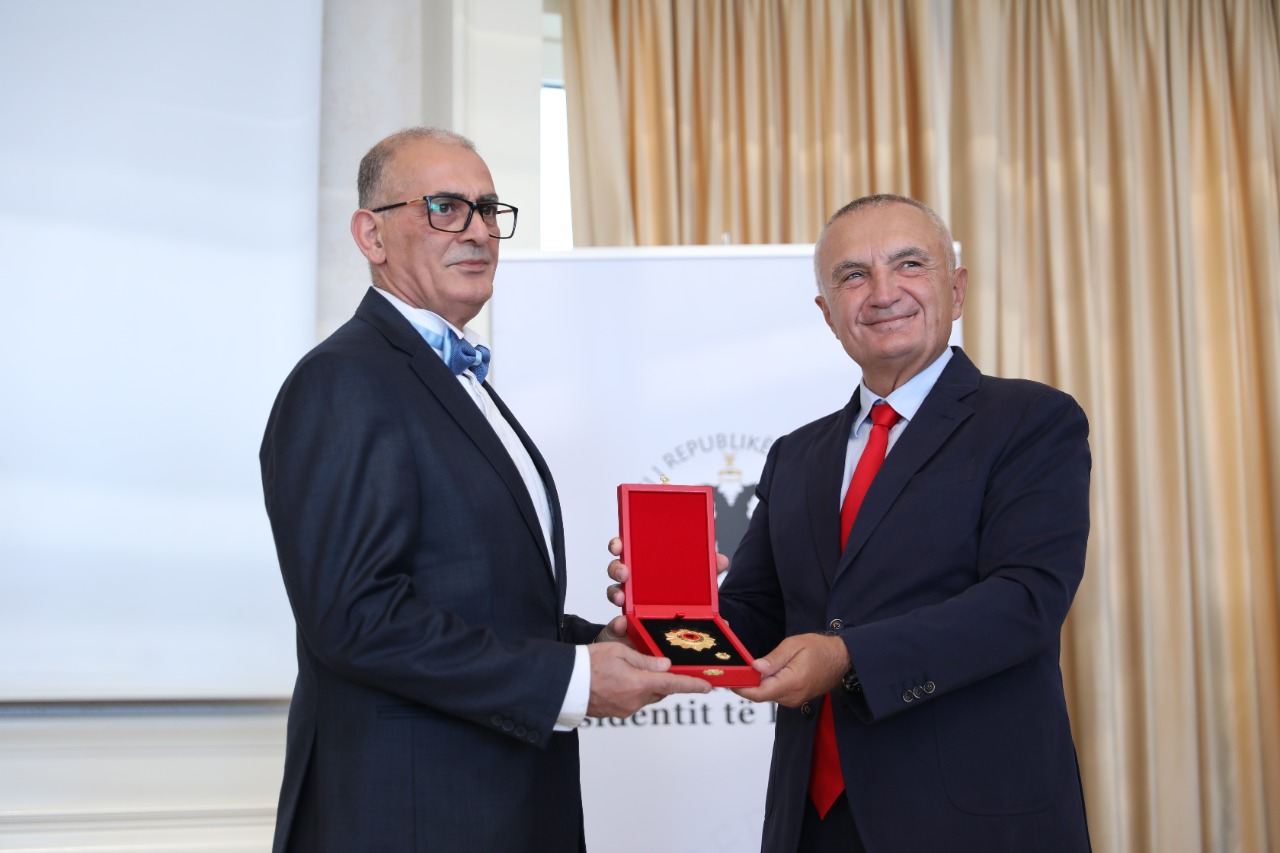 Cermonia solemne në Durrës, Meta vlerëson me dekoratën “Nderi i Kombit” drejtuesin e Federatës së Atletikës