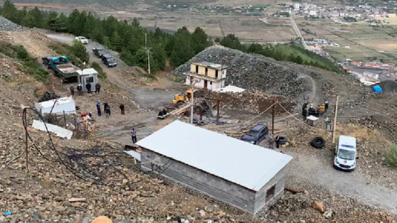 Dita e pestë nën tokë! Asnjë shenjë nga minatori në Bulqizë