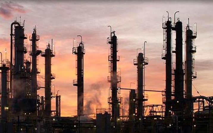 Kina shet rezervat gjigande të naftës, për të luftuar rritjen e çmimeve