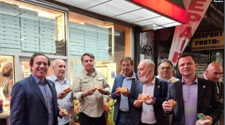 New York mbyll dyert e restoranteve për të pavaksinuarit; Presidenti i Brazilit ushqehet me pica në trotuar