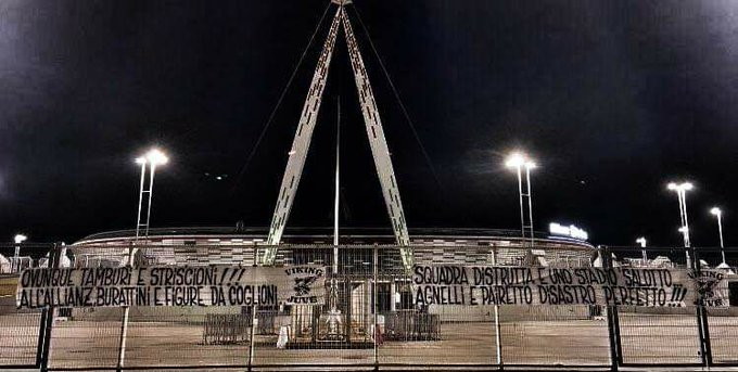 “Plas” te Juventusi/ Tifozët kontestojnë me parulla klubin bardhezi, ja arsyeja