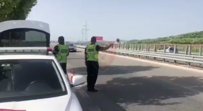 Policia Rrugore vijon kontrollet intensive: 15 të arrestuar, pezullohen 40 patenta dhe vendosen mbi 3000 gjoba në 48 orë