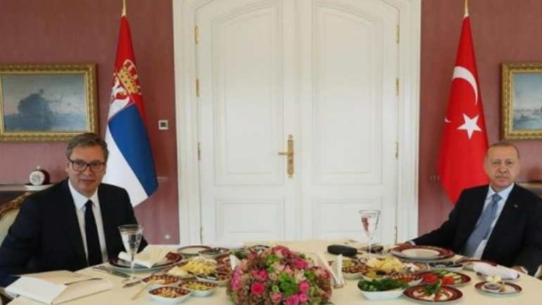 Vuçiç takim me Erdogan: Përkrahu dialogun mes Prishtinës dhe Beogradit