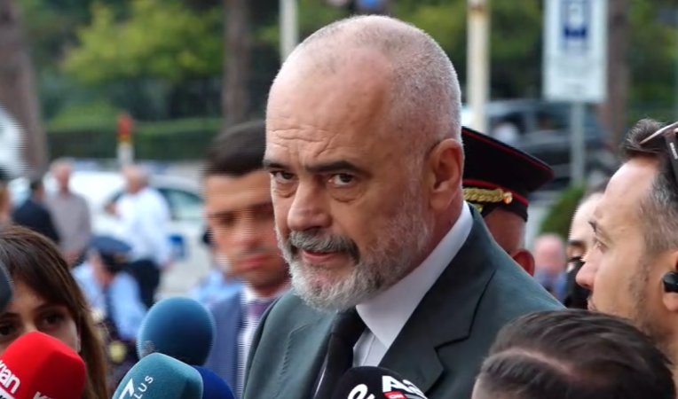 Rama flet pas homazheve për oficerin Hoxha: Çast i rëndë për të gjithë! Mbështetja financiare nuk e kompenson boshllëkun që la