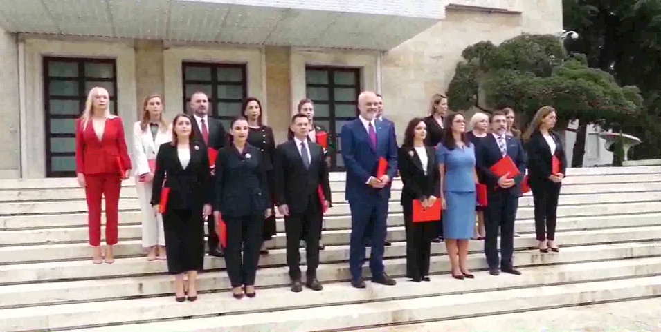 Fotoja e parë zyrtare e qeverisë së re “Rama 3”