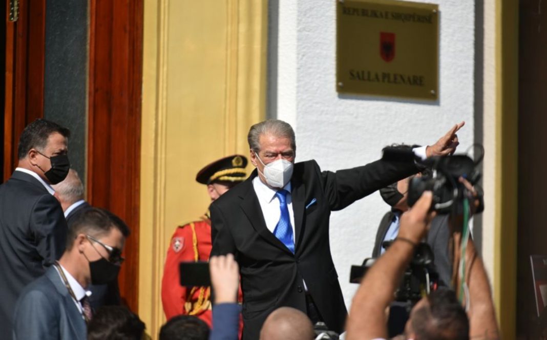 Kuvendi njeh kërkesën e PD-së për grupin parlamentar, Berisha zyrtarisht jashtë