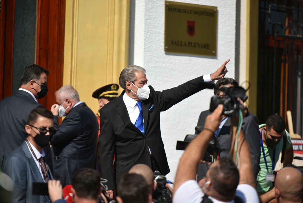 Berisha paralajmëron pas seancës në Kuvend: Hyj kur të dua në PD