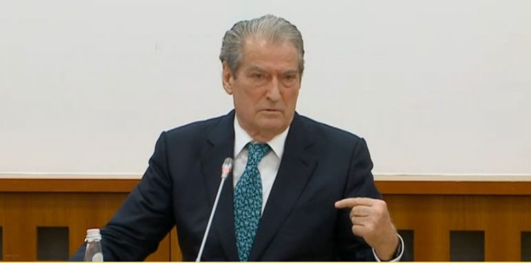 Basha e largoi nga grupi parlamentar, reagon ashpër Berisha: Duhet të konsideronte dorëheqjen e tij