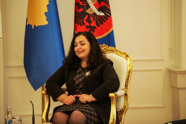 ​Presidentja Osmani takon sot përfaqësuesit e partive politike