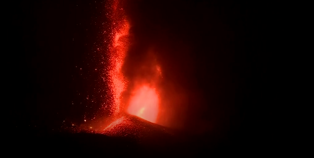 Vullkani në ishullin spanjoll “tërbohet”, 350 shtëpi të shkatërruara dhe mijëra të evakuuar (VIDEO)