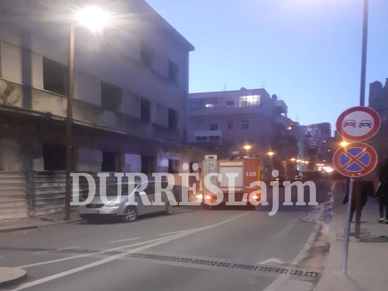 Përfshihet nga zjarri ish-hotel &#8220;Vollga&#8221; në Durrës (FOTO)