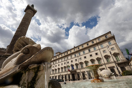 50 viktima dhe 2466 raste të reja me Covid-19 në Itali