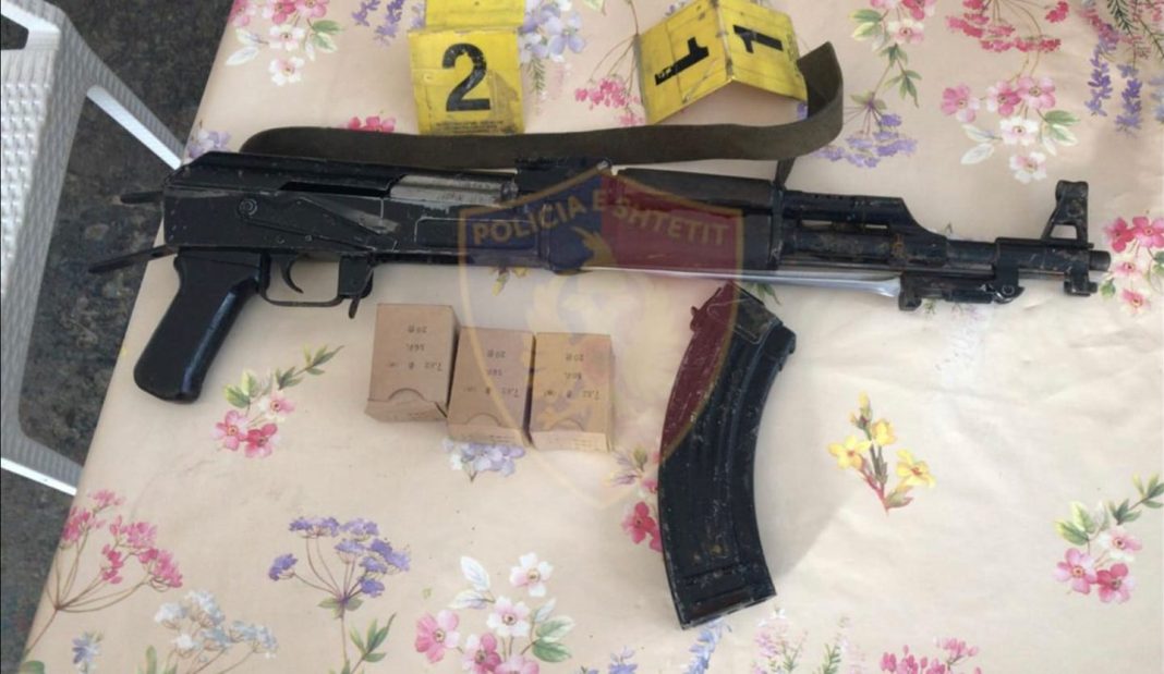 Dhunë ndaj vjehrrit të motrës, pranga dy vëllezërve