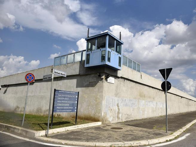 Nuk duronte jetesën me gruan, shqiptari paraqitet në komisariat: Më arrestoni!