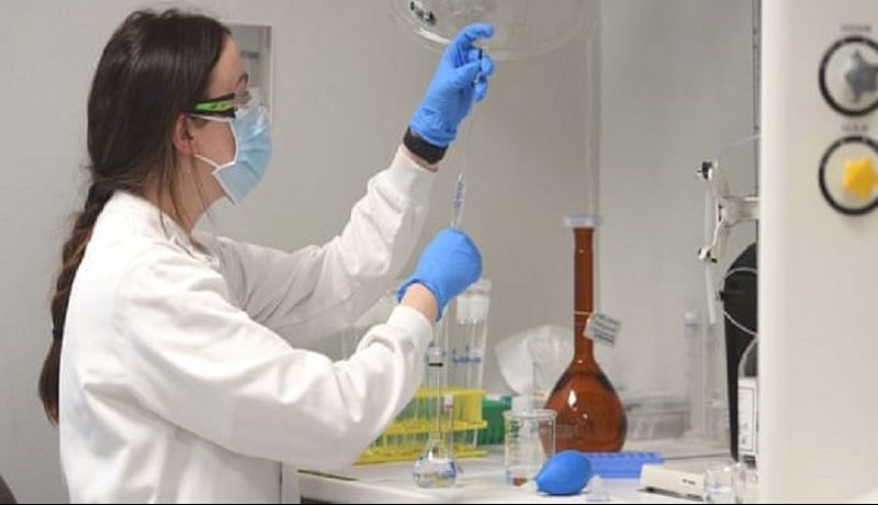 Britania ka shtuar çrregullimin nervor në listën e efekteve anësore të vaksinës AstraZeneca