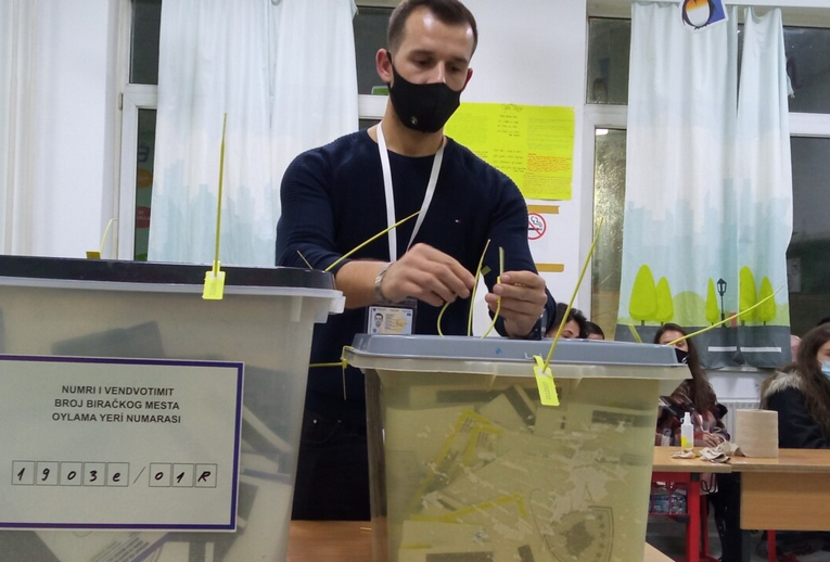 Përfundon votimi në Kosovë, del Exit Poll-i i parë