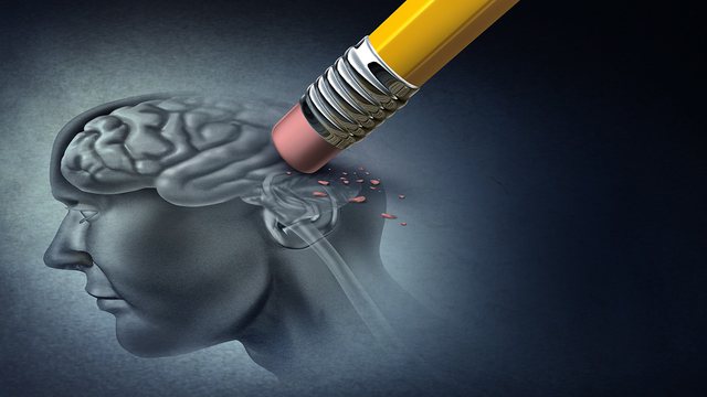 Studimi/ Alzheimeri mund të zbulohet te njerëzit e shëndetshëm para fillimit të simptomave