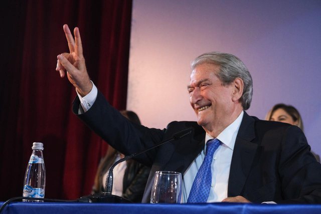 Kuvendi i PD në 8 ose 11 dhjetor, Berisha thërret delegatët në Tiranë në themelimin e partisë ose Ditën e Rinisë