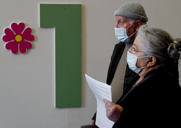 Italia jep dritën jeshile për dozën e tretë të vaksinës Covid-19 për moshën mbi 60 vjeç dhe disa kategori