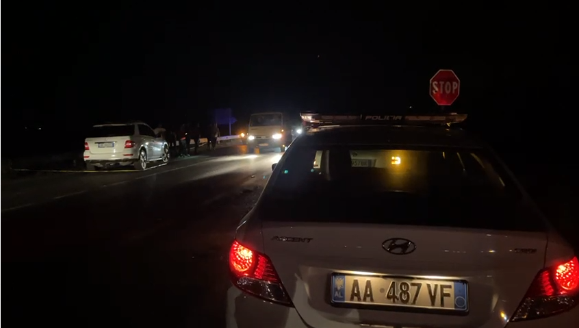 Humb jetën një person në aksident, plagosen rëndë dy të tjerë