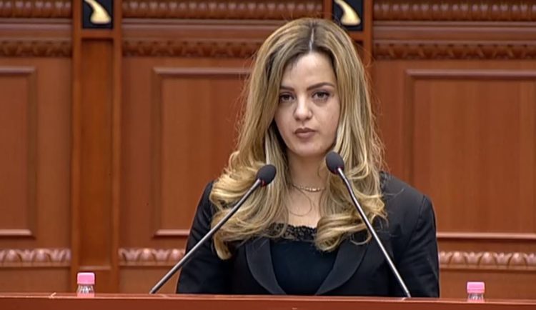 Dorëzohet në KQZ ankesa për deputeten e PD: Shkeli dekriminalizimin, fshehu ndryshimin e emrit të të atit