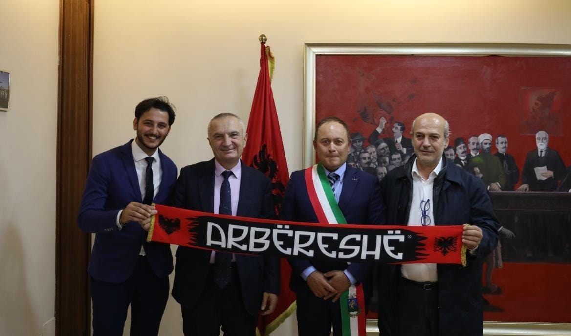 Meta takon kryetarin e Komunës Arbëreshe dhe merr dhuratën e veçantë: Mbështetje për vizionin e tij për binjakëzimin me bashkitë tona