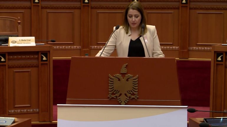 Manastirliu: Mund të ulet fasha e vaksinimit nën 18-vjeç