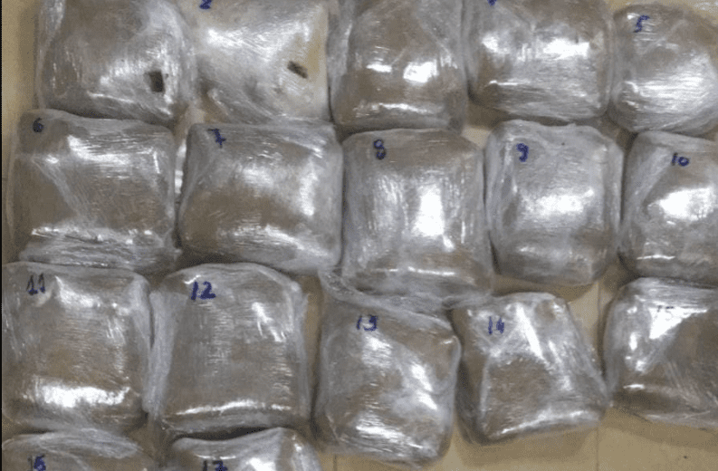 20 kg kanabis fshehur në sedilet e makinës, arrestohet 25-vjeçari në kufi (EMRI)