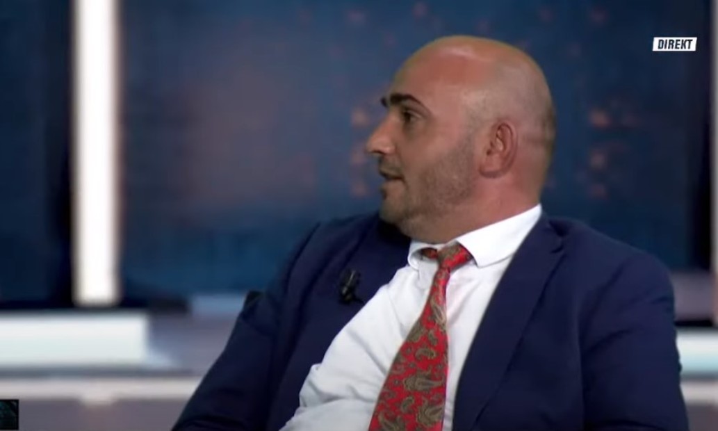 Habit zyrtari shqiptar: Kam makinë modeste, Ferrari (VIDEO)