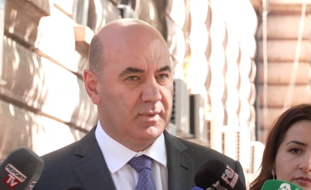 Komisionet do të mblidhen fizikisht, Alfred Rushaj: Ngritja e 3 komisioneve kalon në seancën e 14 tetorit