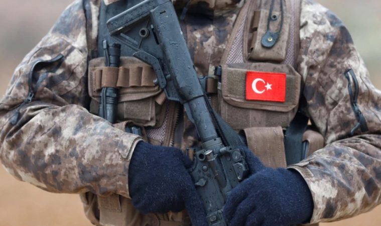 Lufta në Siri, Turqia ka dëbuar mbi 8.500 të dyshuar për terrorizëm