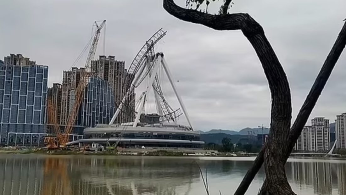 Momenti i shembjes së karuselit gjigant panoramik, gjithçka ndodh brenda pak sekondash (VIDEO)