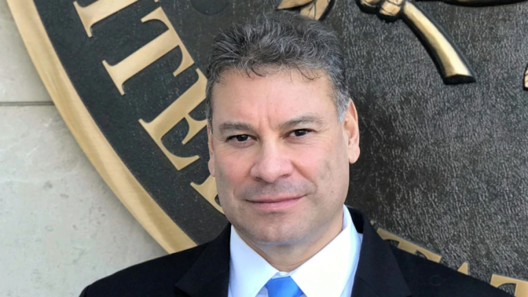 Gabriel Escobar: Njohja reciproke do të normalizonte marrëdhëniet Kosovë-Serbi