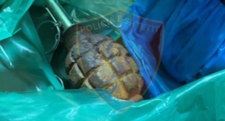 I gjenden granata luftarake me ndezës të montuar në banesë, arrestohet 52-vjeçari