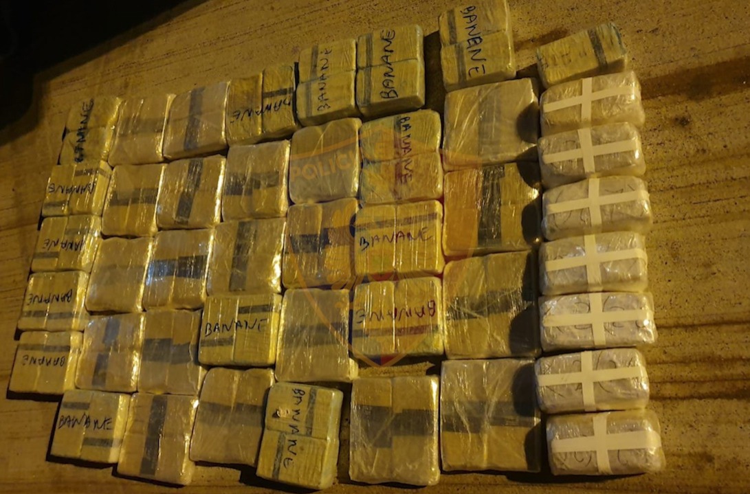 Si u zbuluan mbi 45 kg heroinë në kamionin e ngarkuar me krom që do nisej nga Durrësi në Itali