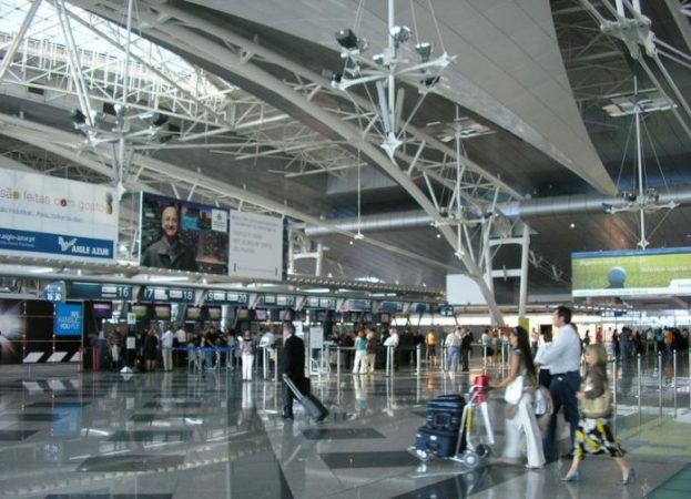 Gjendet një pako e dyshimtë, evakuohet aeroporti i Mançesterit